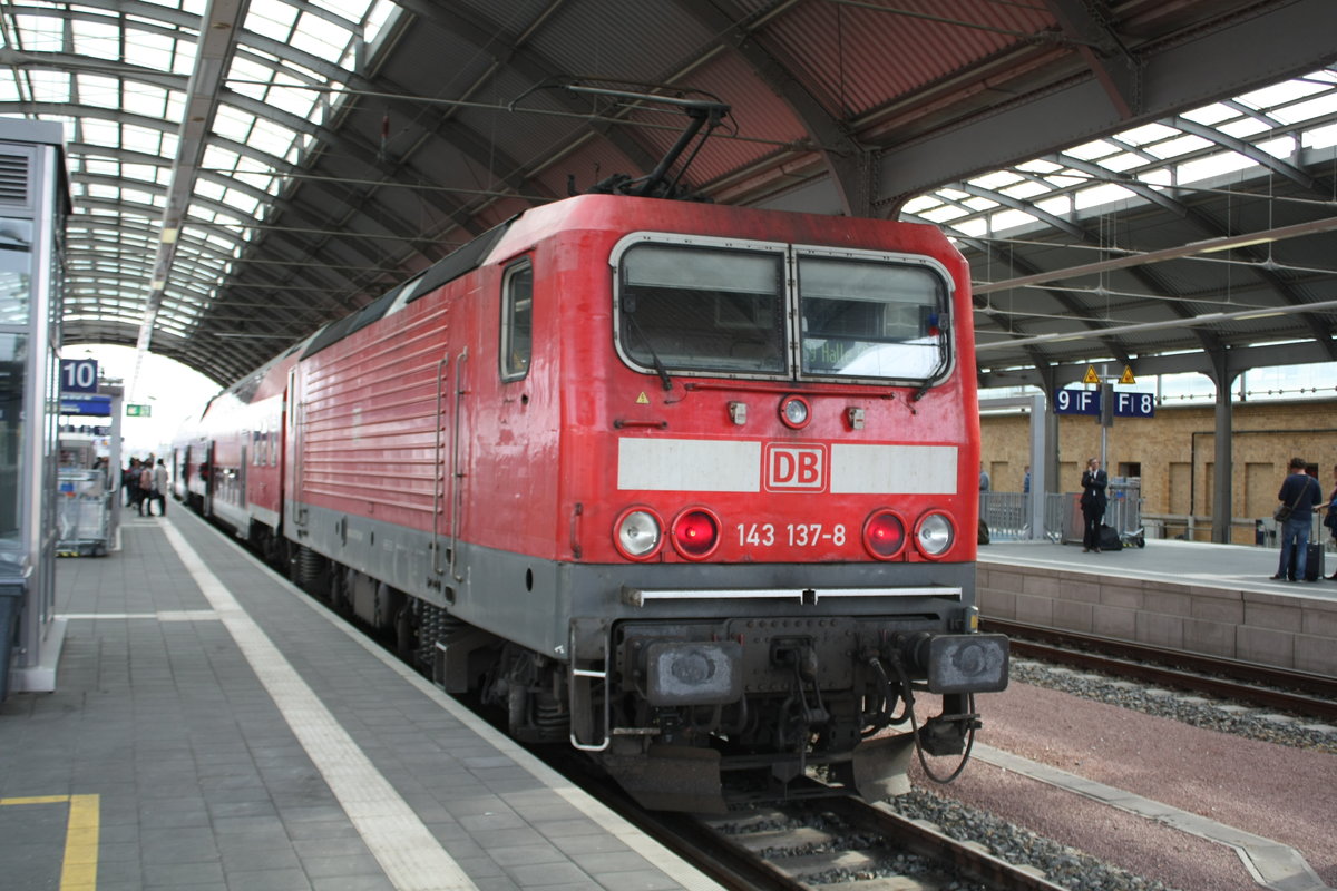 143 137 im Bahnhof Halle/Saale Hbf am 26.9.19