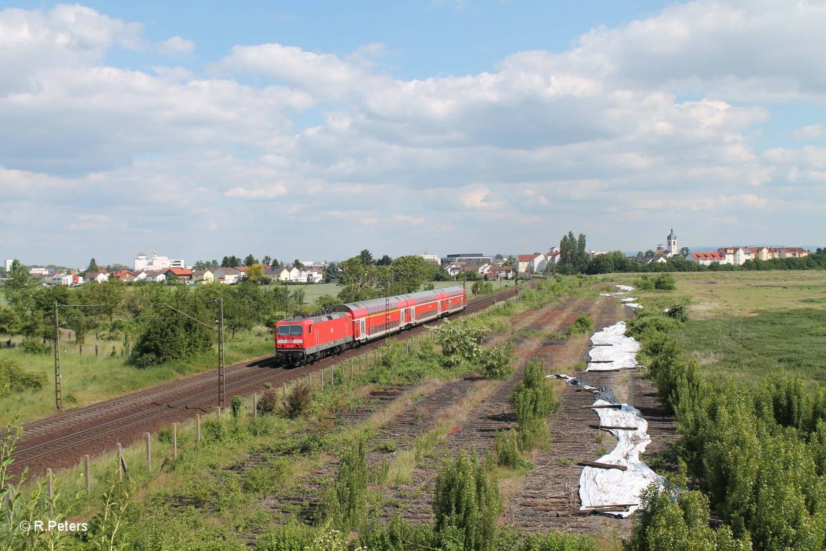 143 141 erreicht gleich Groß-Gerau mit der RB 75 15791 Wiesbaden - Aschaffenburg. 20.05.15