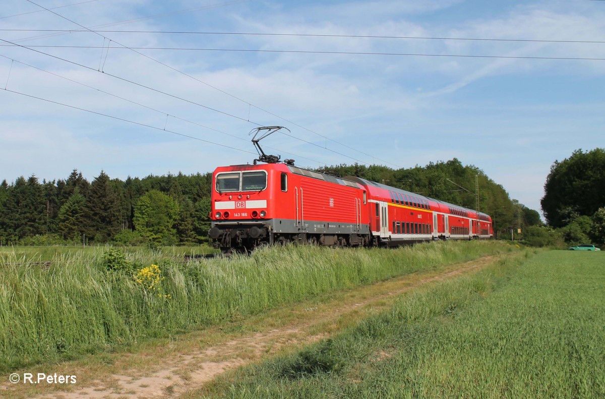 143 166 schiebt ihre RB 75 15725 Wiesbaden - Aschaffenburg bei der Netztrennstelle Mainz/Bischofsheim. 15.05.15