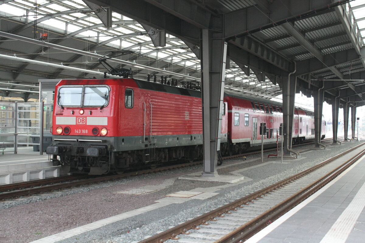 143 168 im Bahnhof Halle /Saale Hbf am 10.2.22