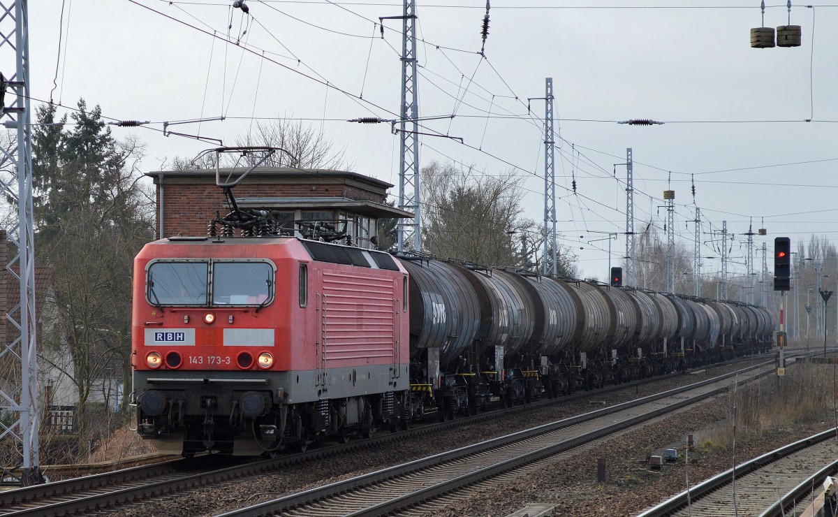 143 173-3 mit einen Gterzug