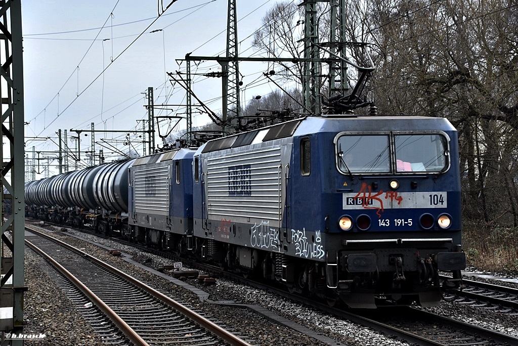 143 191-5 zog mit einer schwesterlok,einen tanker durch hh-harburg,23.01.16