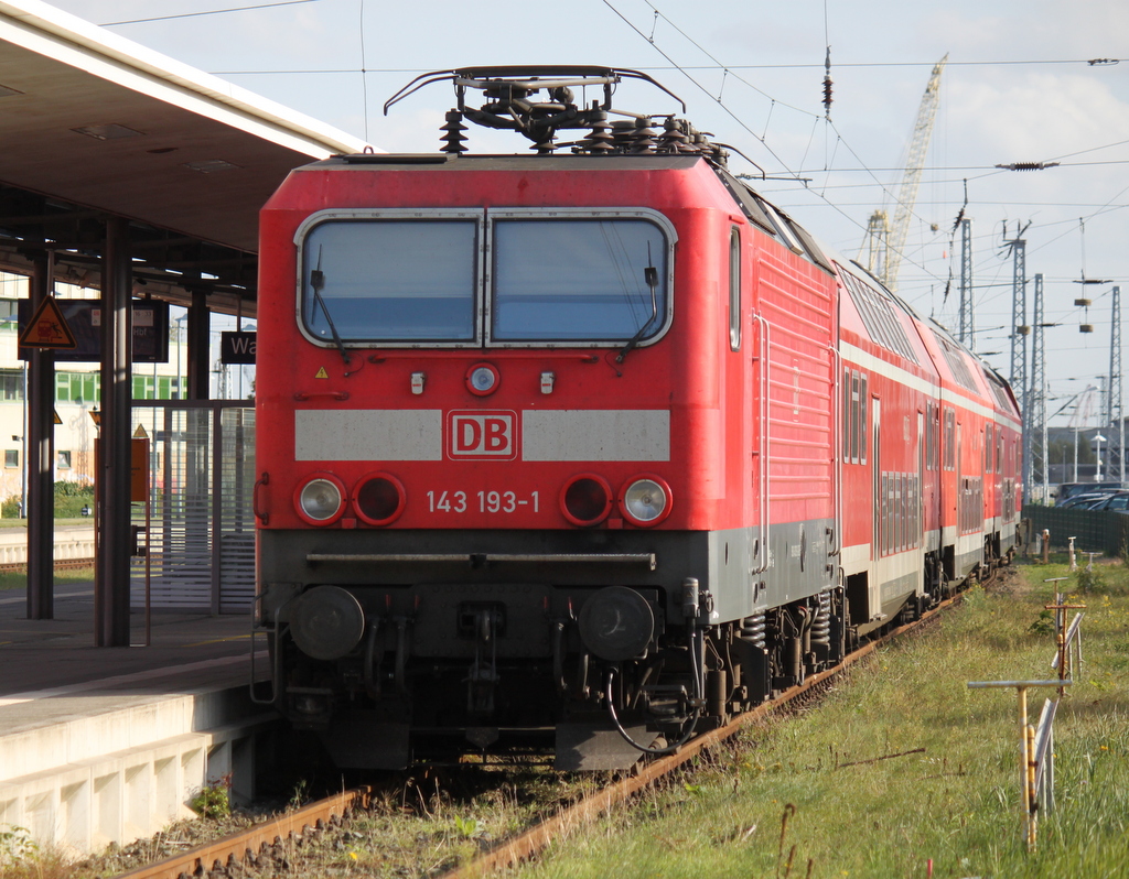 143 193-1 stand am 27.09.2014 mit RE 18591 von Warnemnde nach Berlin Hbf(tief)abgestellt in Warnemnde.