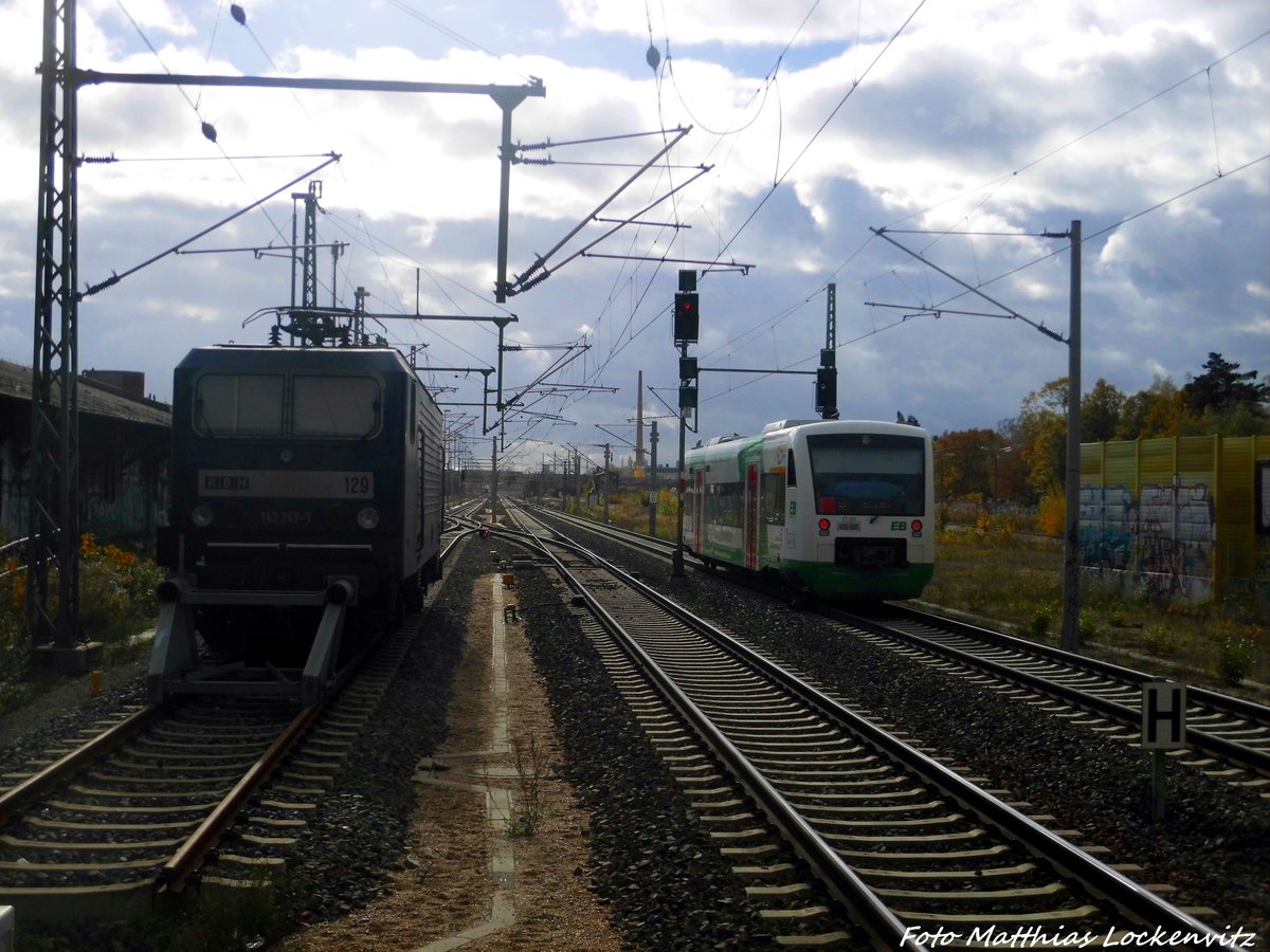 143 249-1 der RBH und VT 301 der ErfurterBahn (EB) im Bahnhof Leipzig-Plagwitz am 2.11.16