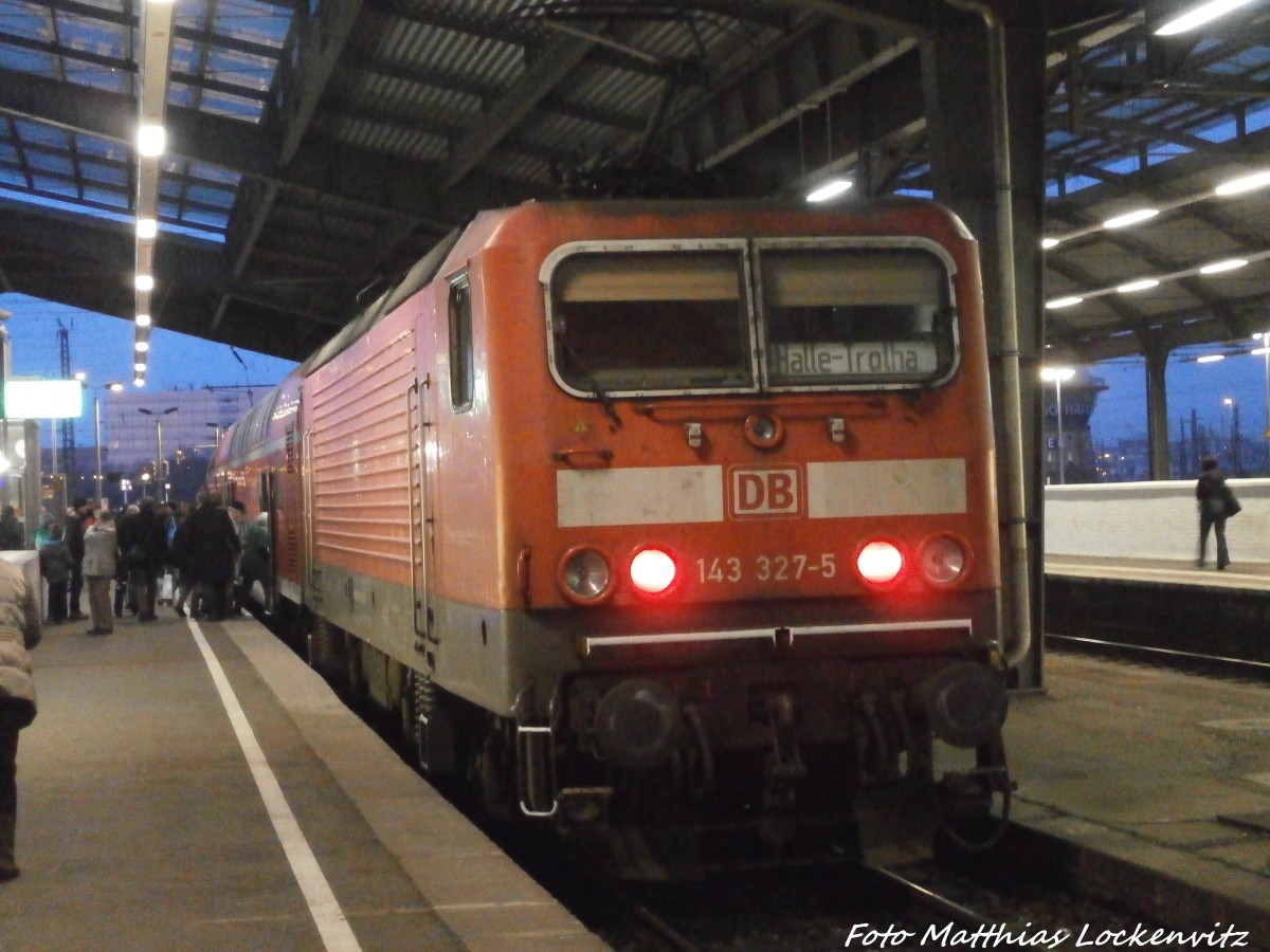 143 327-5 als S7 mit ziel Halle-Trotha im Hallenser Hbf am 6.1.15