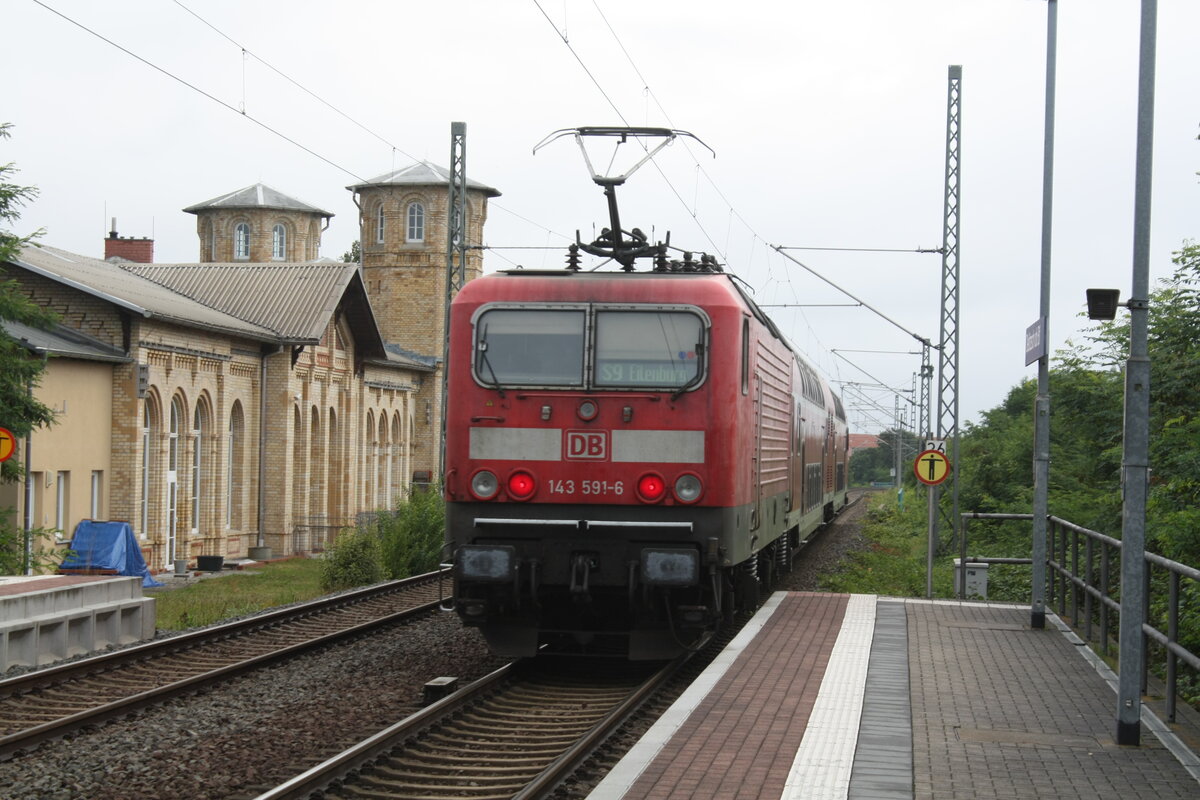 143 591 verlsst den Bahnhof Delitzsch ob Bf in Richtung Eilenburg am 26.8.21