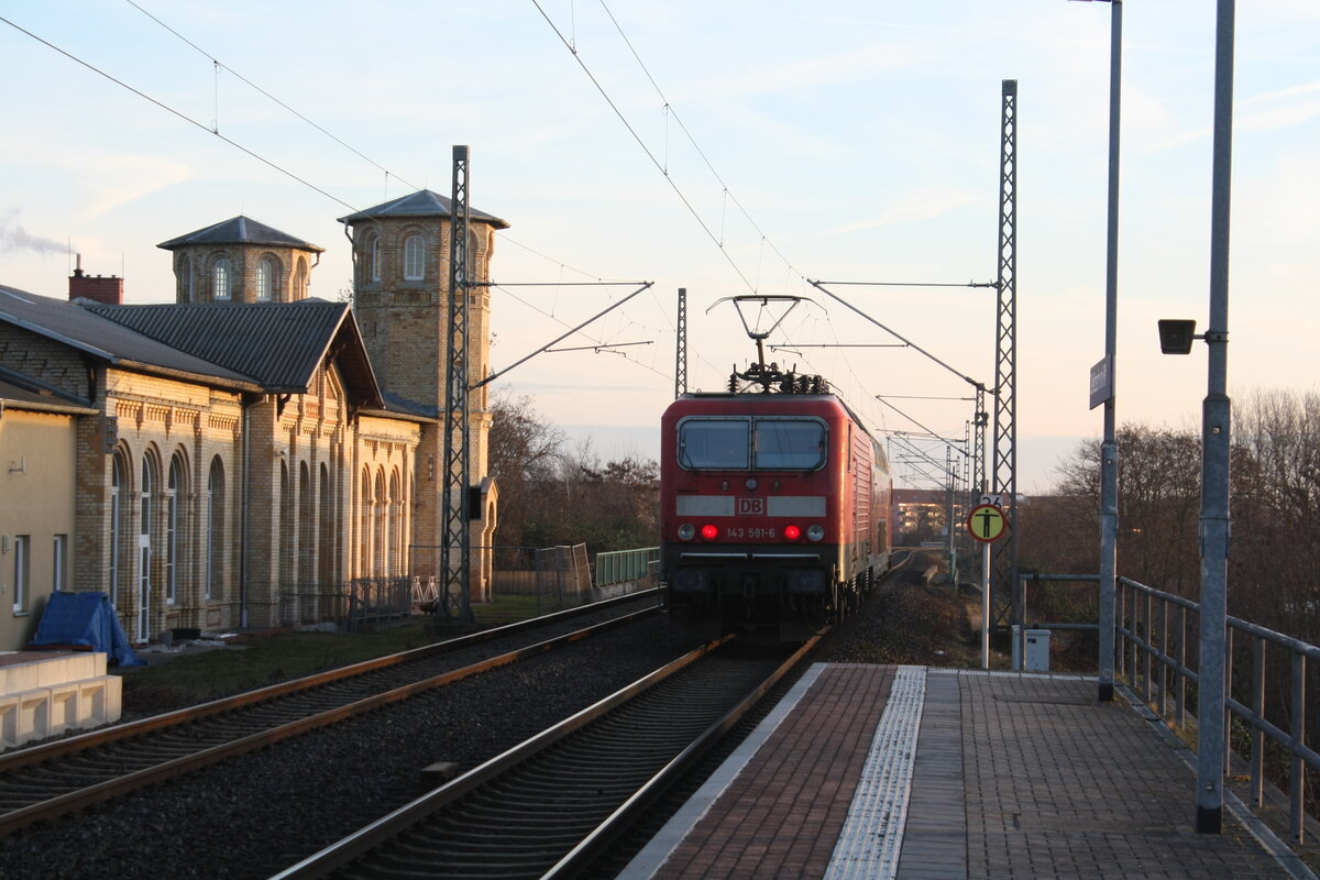 143 591 verlsst mit Ziel Eilenburg den Bahnhof Delitzsch ob Bf am 10.2.22