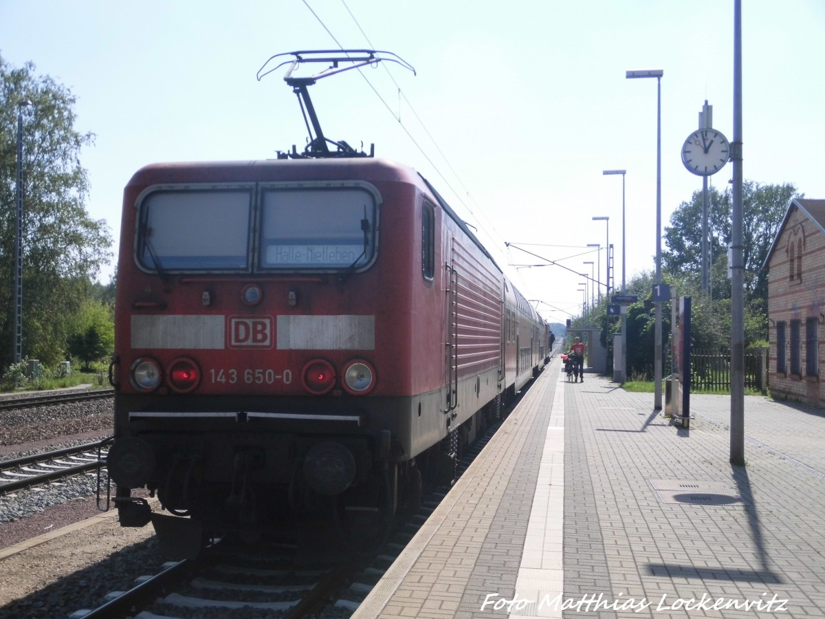 143 650 und 143 002 im Bahnhof Halle-Trotha am 23.8.15