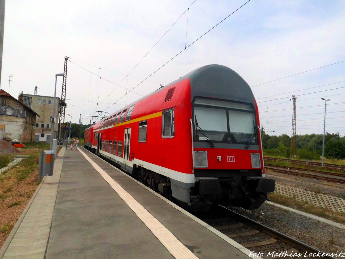 143 816 mit einen 760er Steuerwagen im Bahnhof Halle-Nietleben am 25.7.16