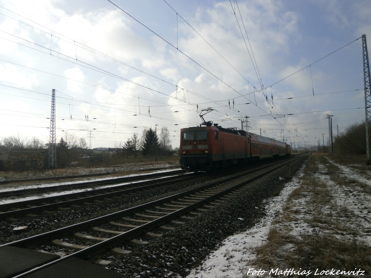 143 831-6 zusammen mit einer Schwestermaschine als RB beim einfahren den Bahnhof Angersdorf am 4.2.15