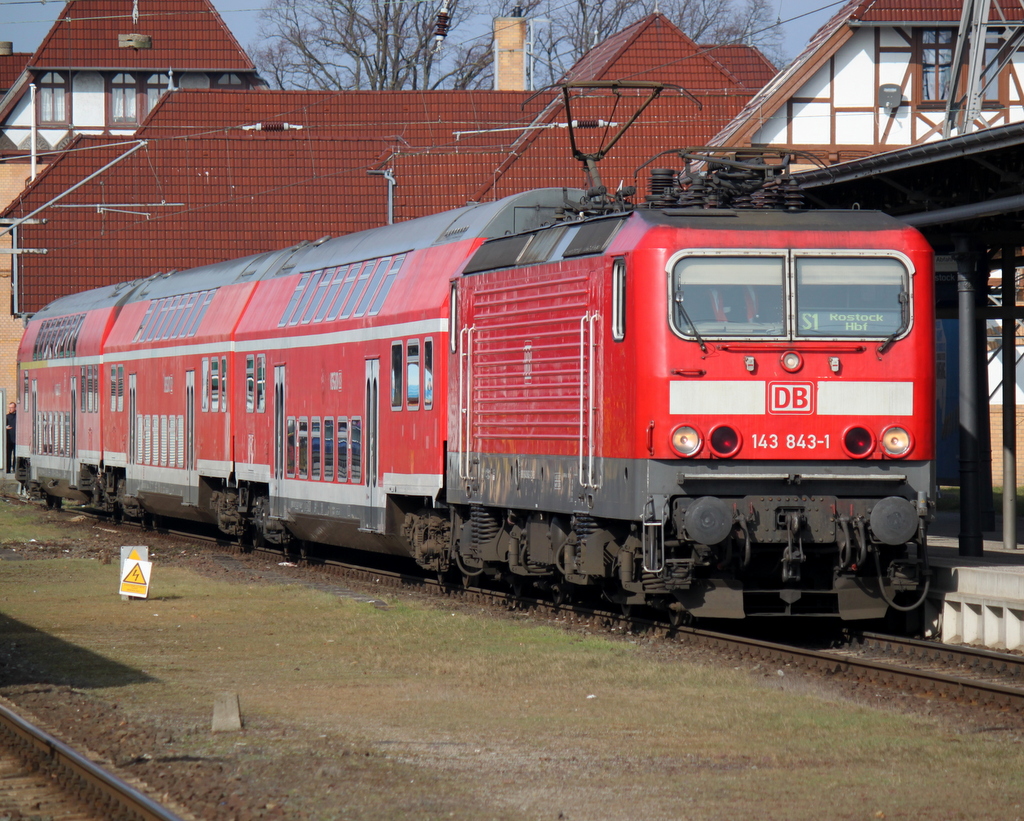 143 843-1 mit S1 von Warnemnde nach Rostock Hbf kurz vor der Ausfahrt in Warnemnde.07.03.2014