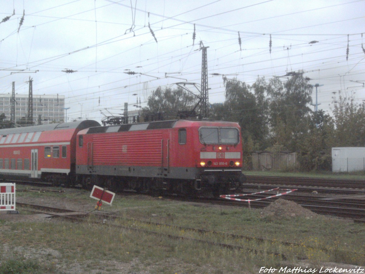 143 850 beim verlassen des Bahnhofs Halle (Saale) Hbf am 14.9.14