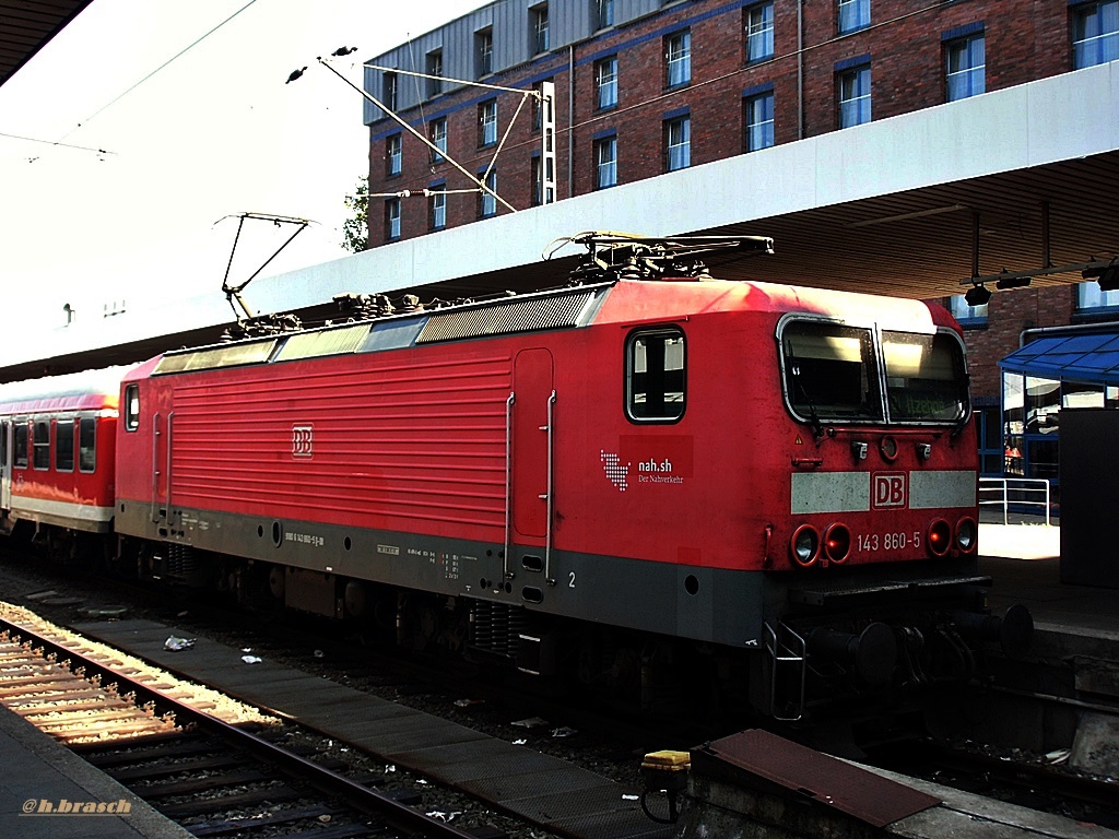 143 860-5 kurz vor der abfahrt mit den RE nach itzehoe,aufgenommen im bhf hh-altona,am 18.09.14