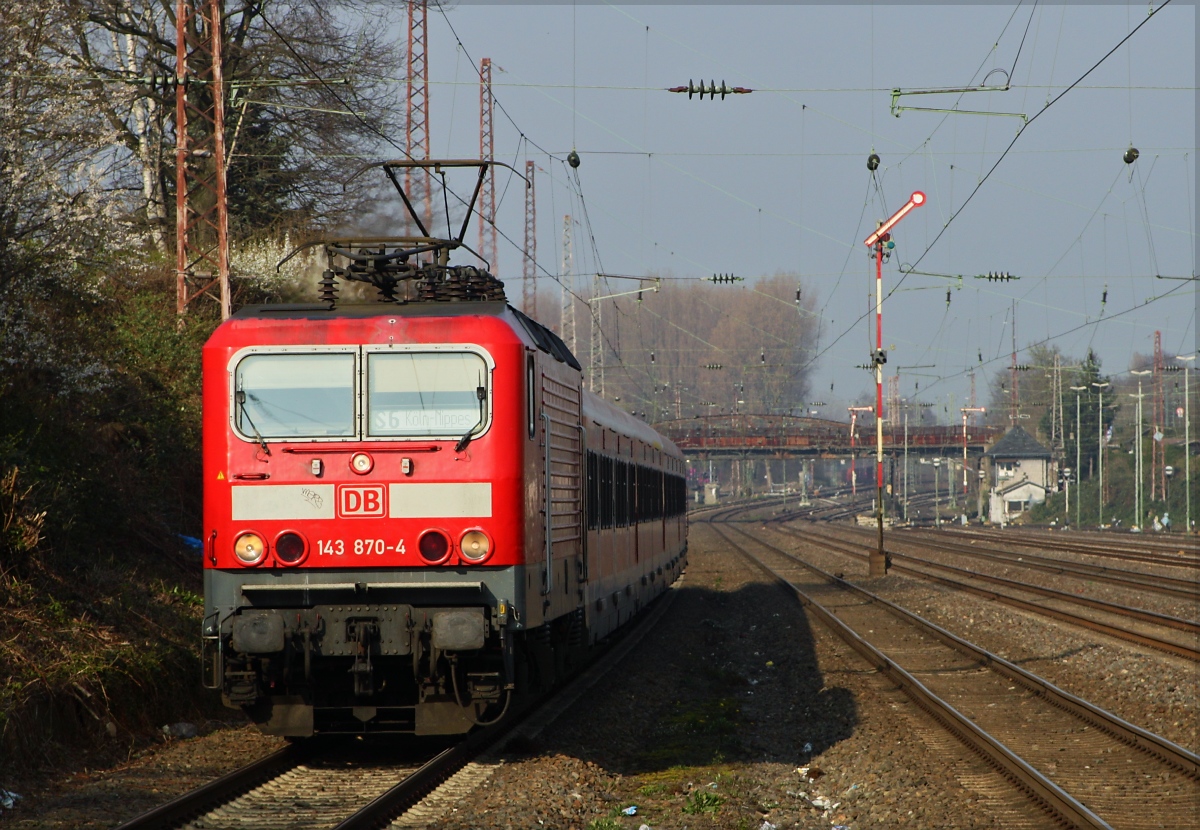 143 870 mit der S6 nach Köln Nippes am 14.03.14 in Düsseldorf Rath