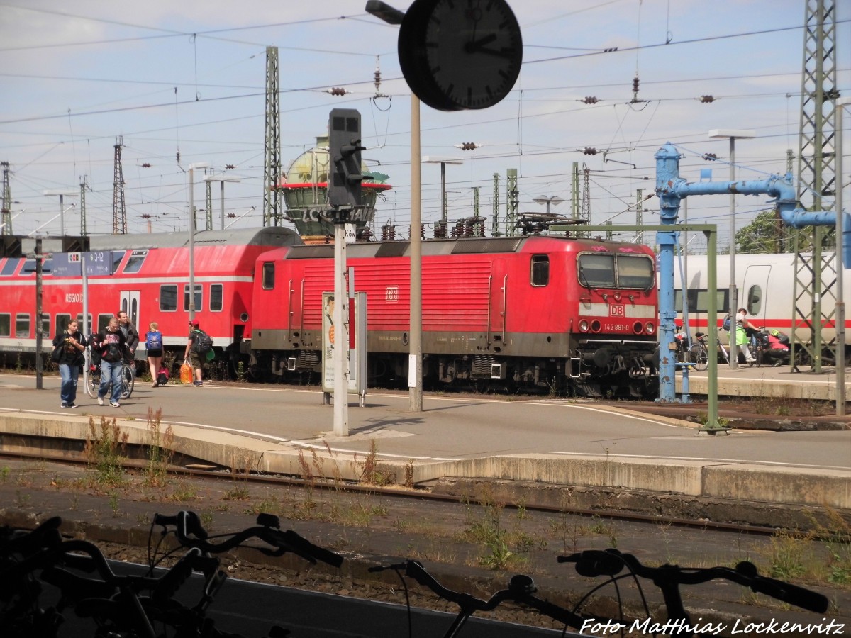 143 891 beim einfahren in den Hallenser Hbf am 2.6.15