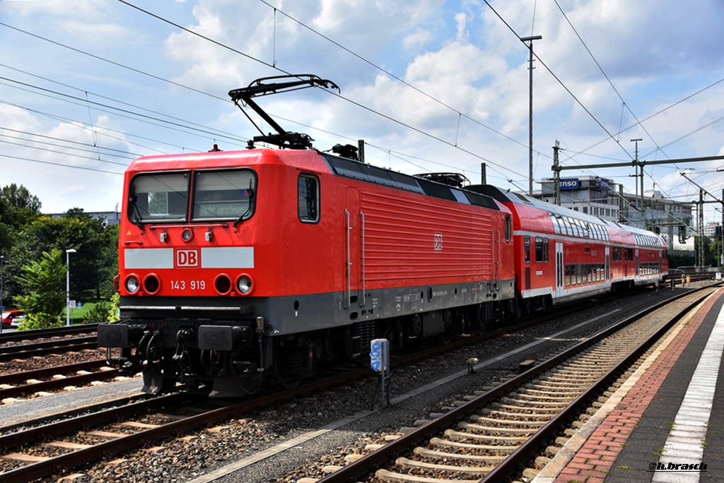 143 919 stand mit einen regionalzug beim hbf dresden,02.08.17