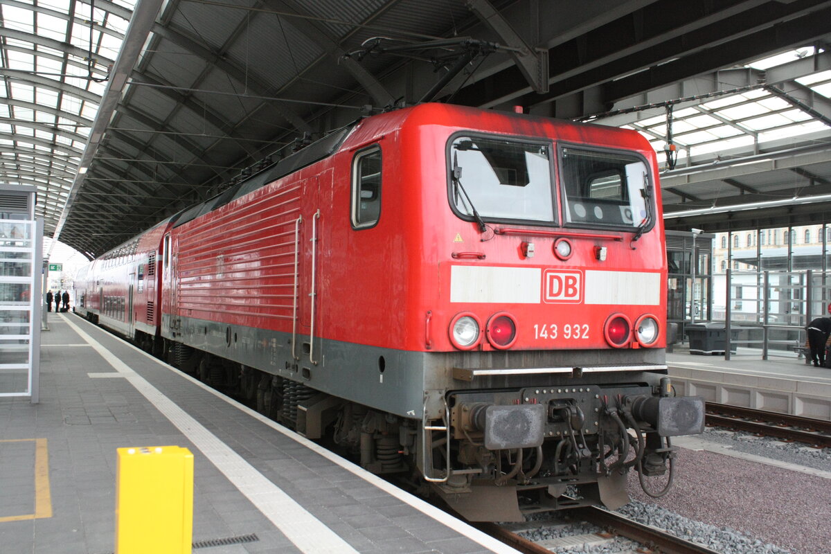 143 932 im Bahnhof Halle/Saale Hbf am 8.4.21