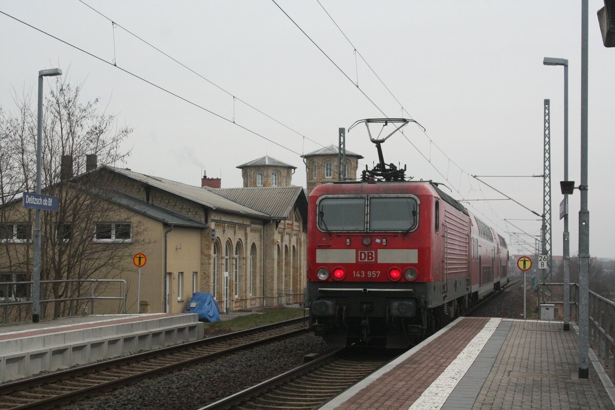 143 9557 verlsst den Bahnhof Delitzsch ob Bf in Richtung Eilenburg am 17.3.22