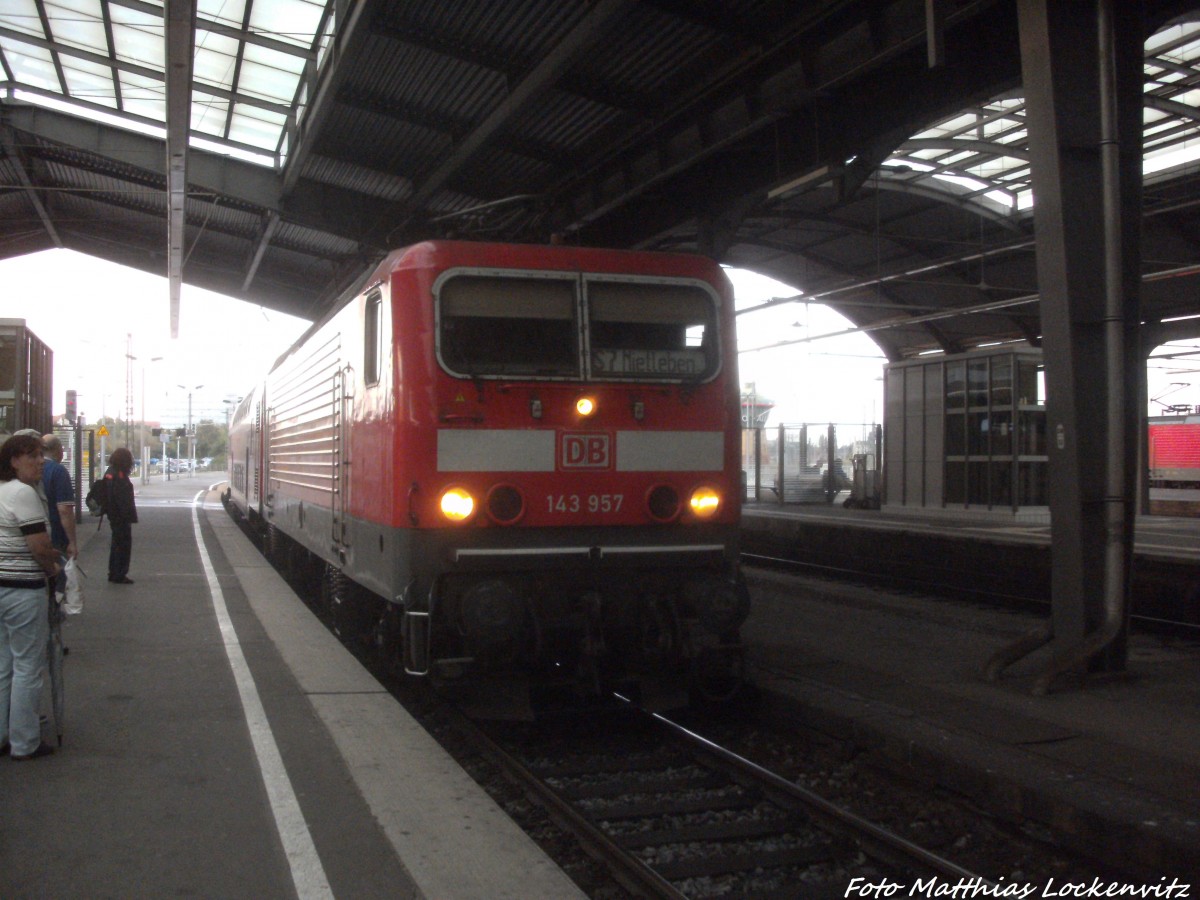 143 957 als S7 mit ziel Halle-Nietleben beim einfahren in den Bahnhof Halle (Saale) Hbf am 7.9.14