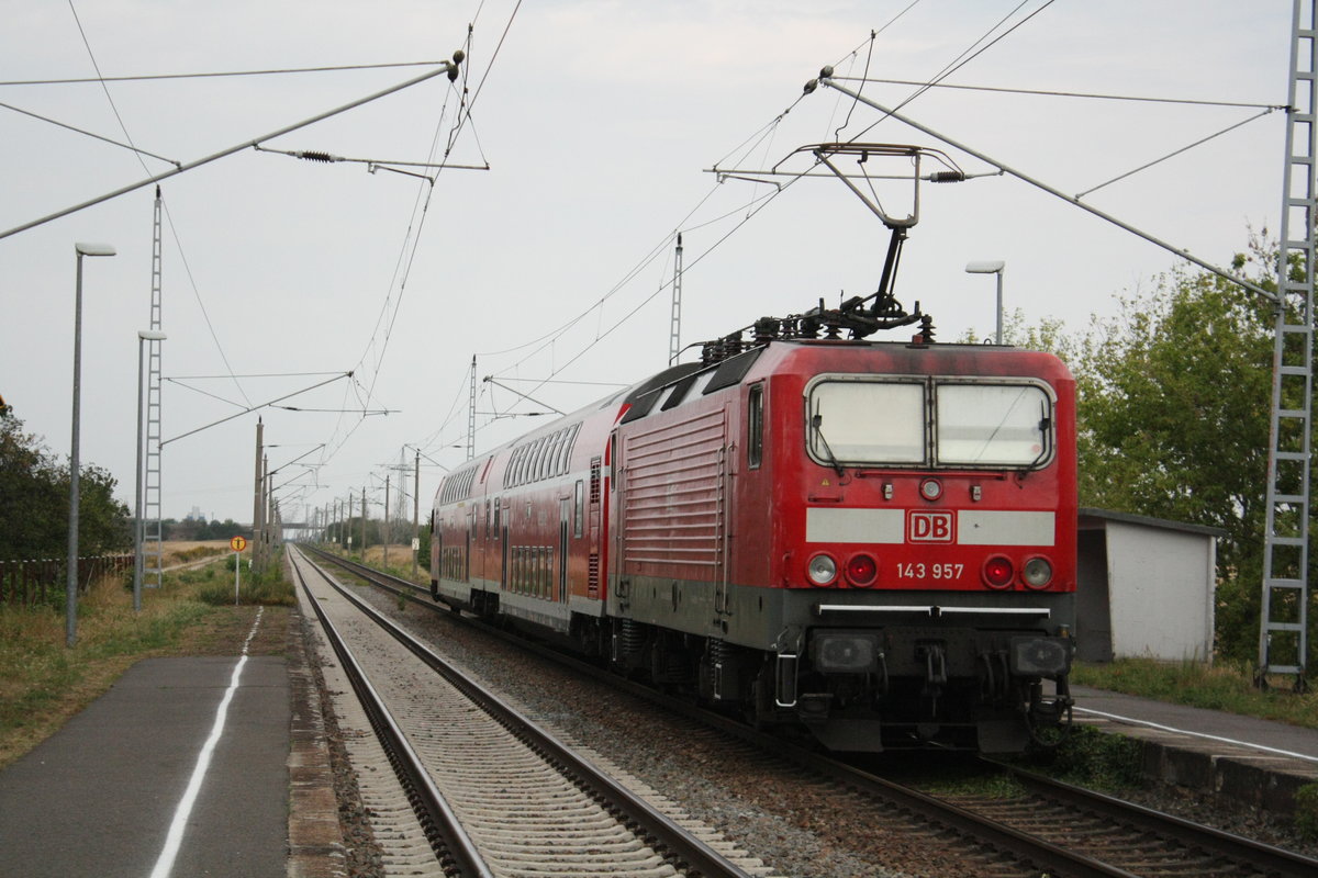 143 957 als S9 mit ziel Eilenburg in Kyhna am 13.8.20