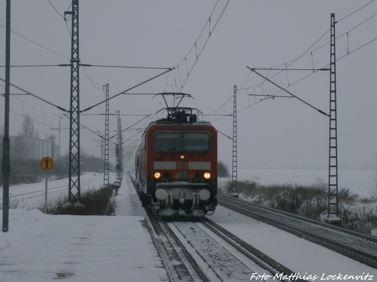 143 XXX-2 mit RB 37815 mit ziel Halle (Saale) Hbf beim einfahren in den Bahnhof Landsberg (b Halle/Saale) am 30.12.14