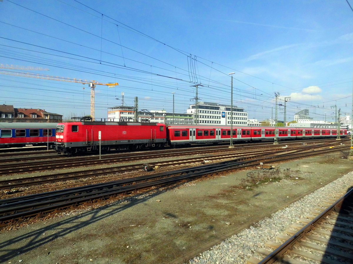 143 XXX mit einem S-Bahnzug abgestellt in Nrnberg am 8.4.17