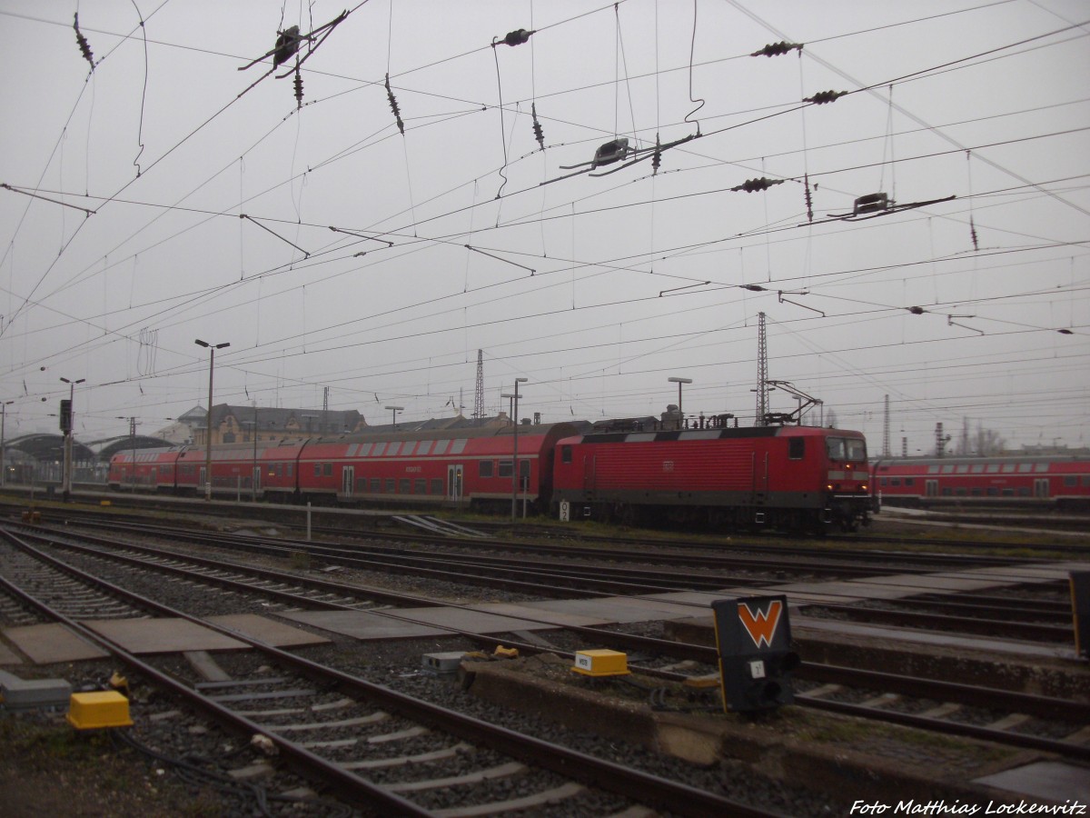 143 XXX-X mit seinem Zug auf Rangierfahrt im Bahnhof Halle (Saale) Hbf am 20.11.14