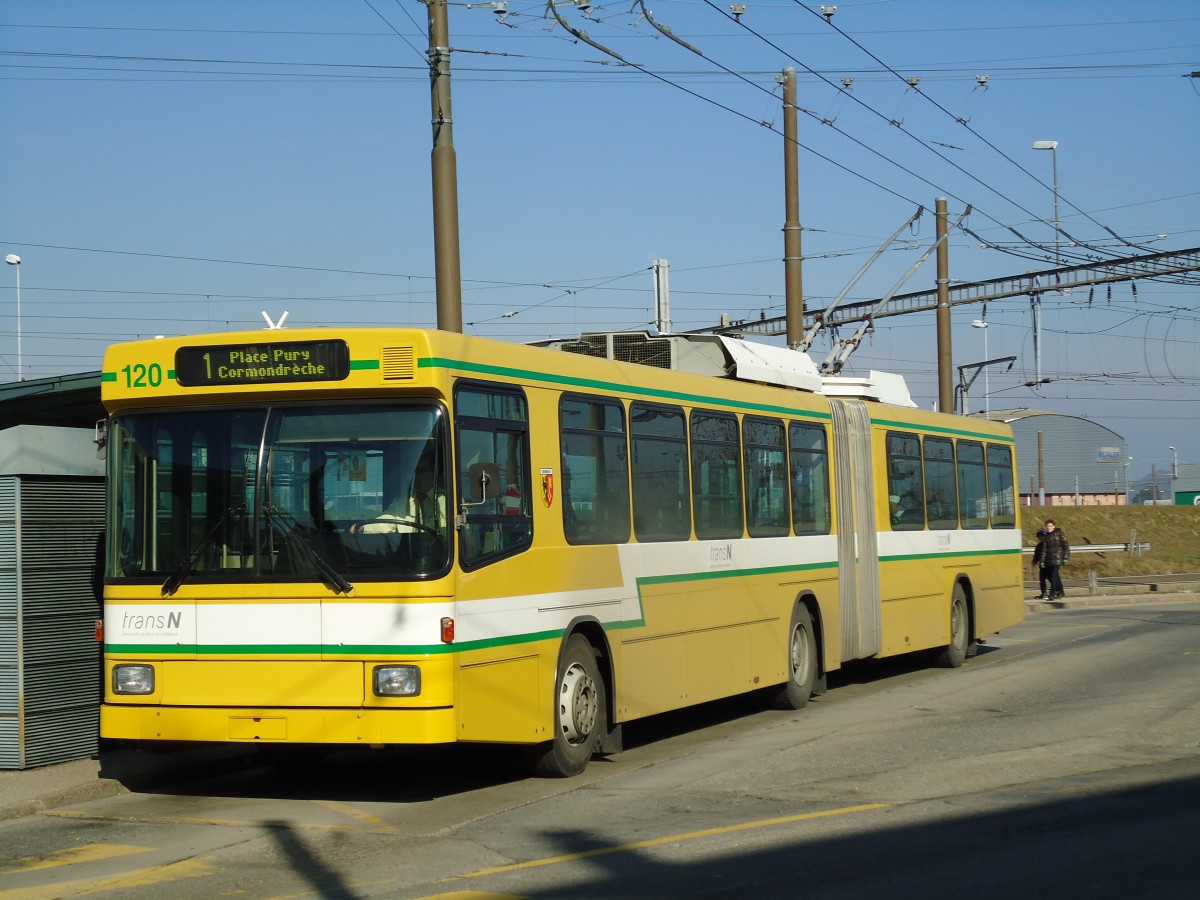 (143'295) - transN, La Chaux-de-Fonds - Nr. 120 - NAW/Hess Gelenktrolleybus (ex TN Neuchtel Nr. 120) am 19. Februar 2013 beim Bahnhof Marin