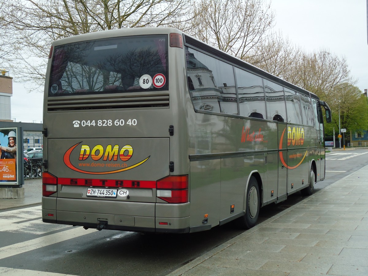 (143'864) - Domo, Glattbrugg - ZH 744'350 - Setra am 27. April 2013 beim Bahnhof Yverdon