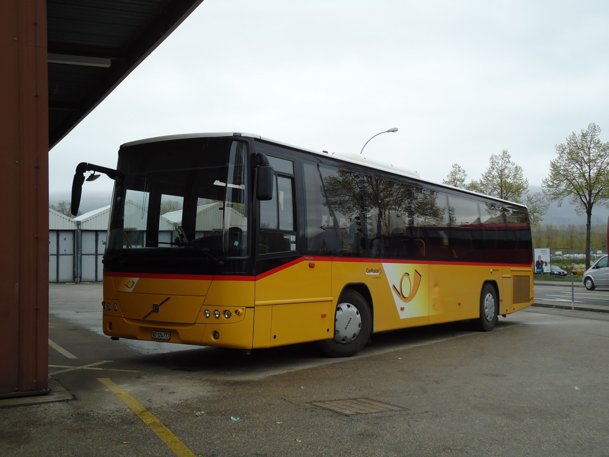 (143'895) - CarPostal Ouest - VD 124'777 - Volvo am 27. April 2013 in Yverdon, Garage