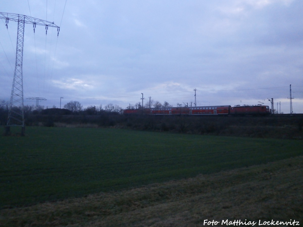 143er Sandwitch-Garnitur unterwegs als S7 nach halle-Trotha am 25.1.15