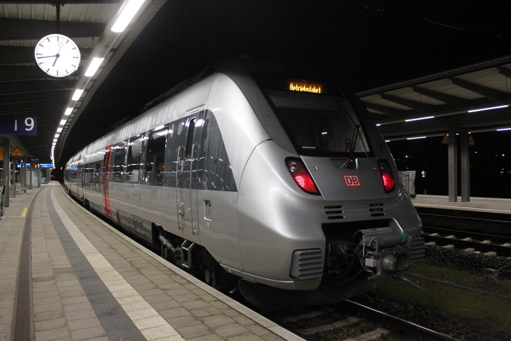 1442 670-4 der S-Bahn Mitteldeutschland stand am Morgen des 23.11.2017 als Überführung von Rostock Hbf nach Leipzig Hbf im Rostocker Hbf bereit.