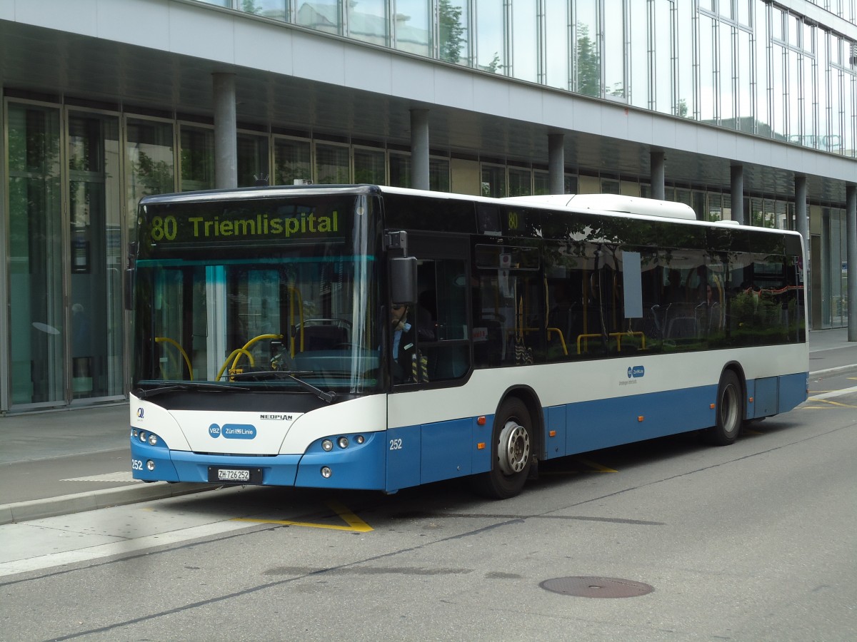 (144'453) - VBZ Zrich - Nr. 252/ZH 726'252 - Neoplan am 20. Mai 2013 beim Bahnhof Zrich-Oerlikon