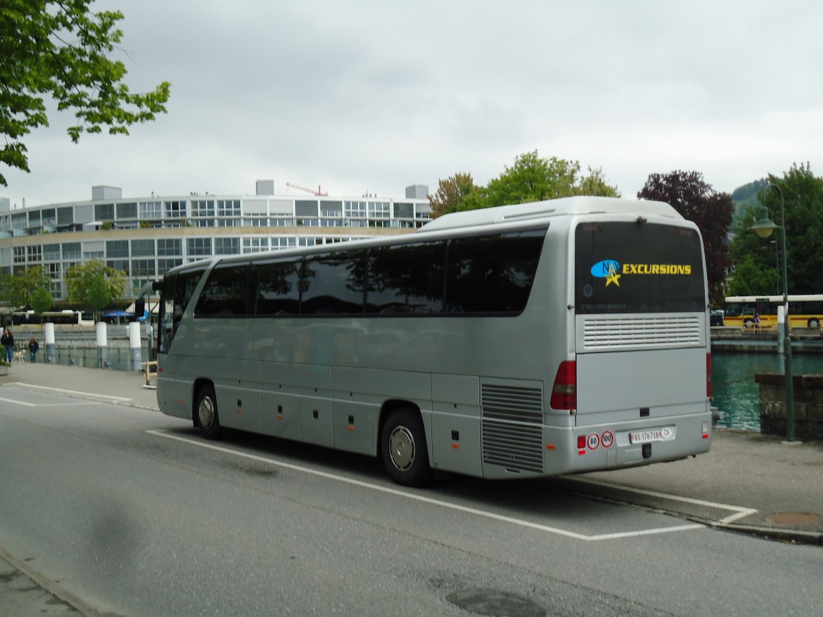 (144'784) - Nax Excursions, Nax - VS 176'718 - Mercedes am 2. Juni 2013 bei der Schifflndte Thun