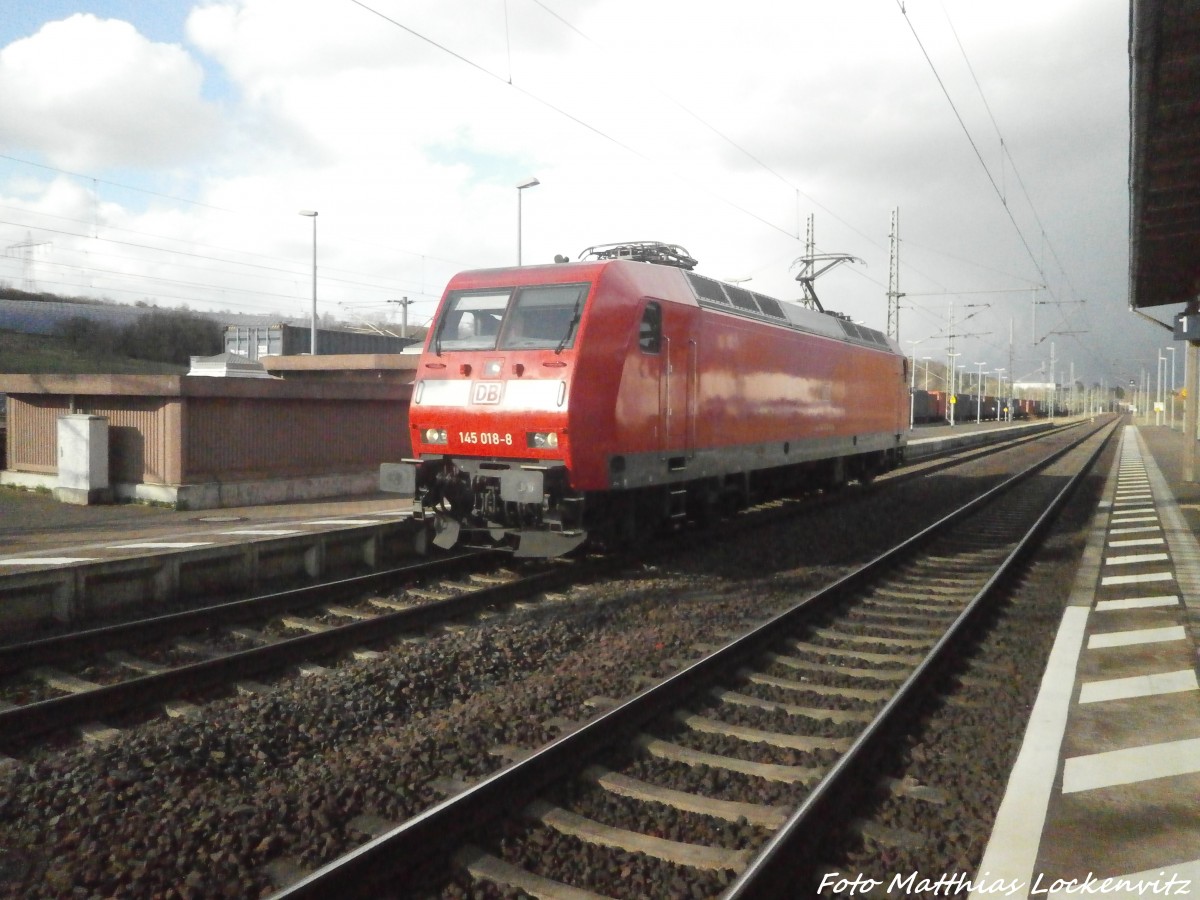 145 018-8 beim verlassen des Bahnhofs Gerstungen am 31.3.15