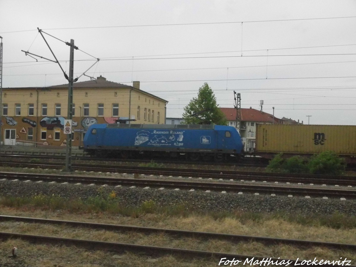 145 030 der PRESS mit einem Gterzug beim durchfahren des Bahnhofs Delitzsch unt Bf am 22.9.15