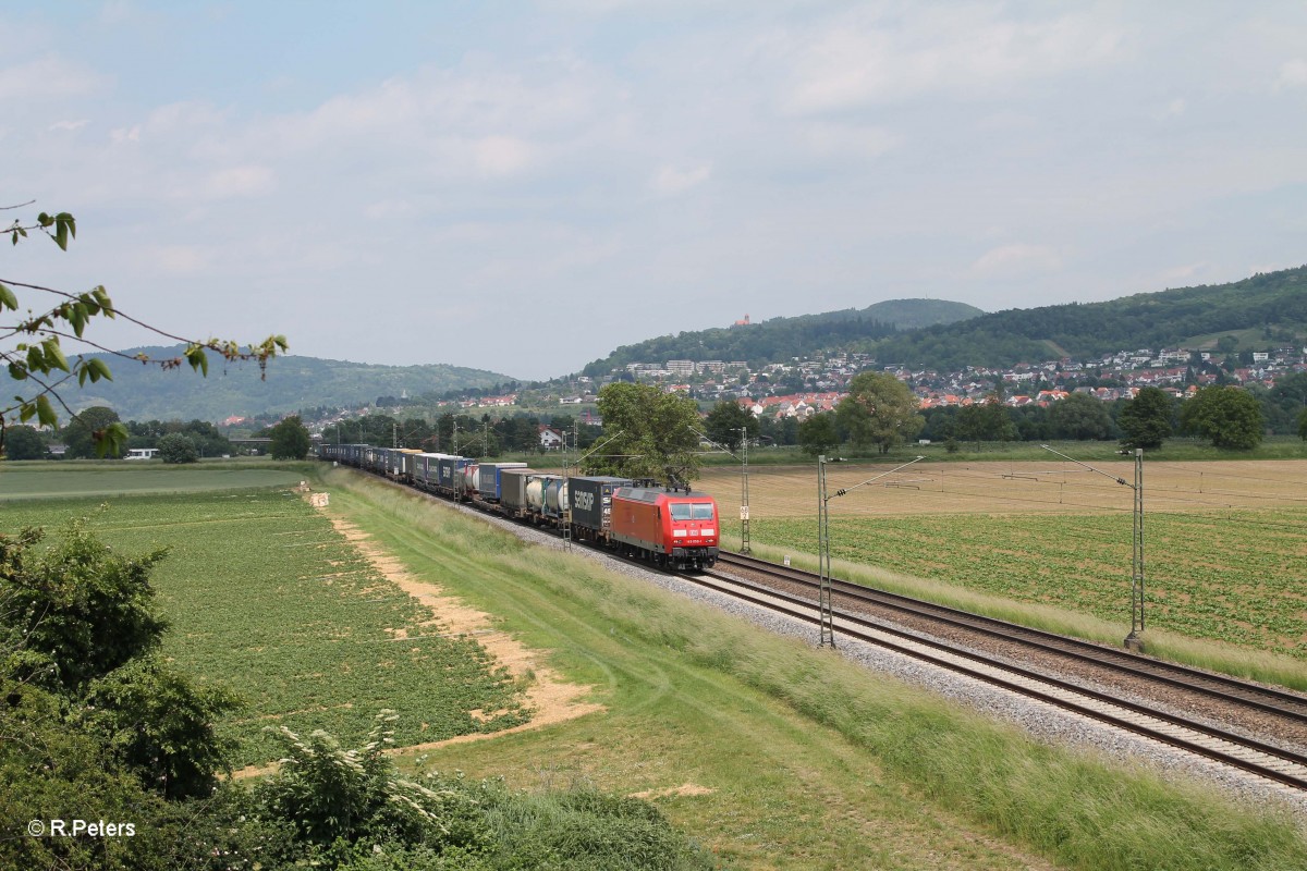 145 050-1 zieht bei Großsachsen-Heddesheim einen Container/Wechselpritschenzug in Richtung Süden. 28.05.15