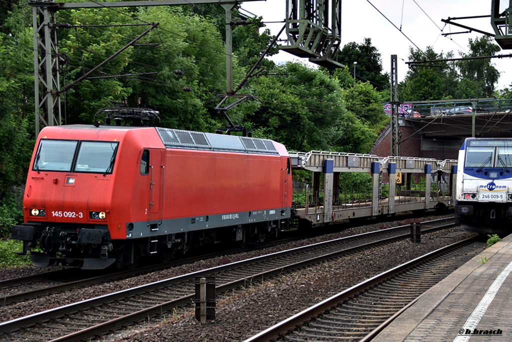 145 092-3 zog einen leeren autozug durch hh-harburg,23.06.17