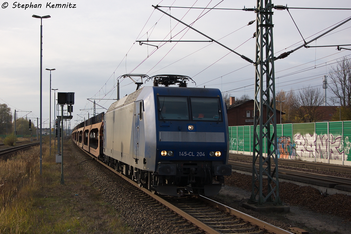 145-CL 204 (145 100-4) Alpha Trains fr Crossrail AG mit einem leeren Autotransportzug in Rathenow und fuhr zum Wustermarker Gbf weiter. 14.11.2013