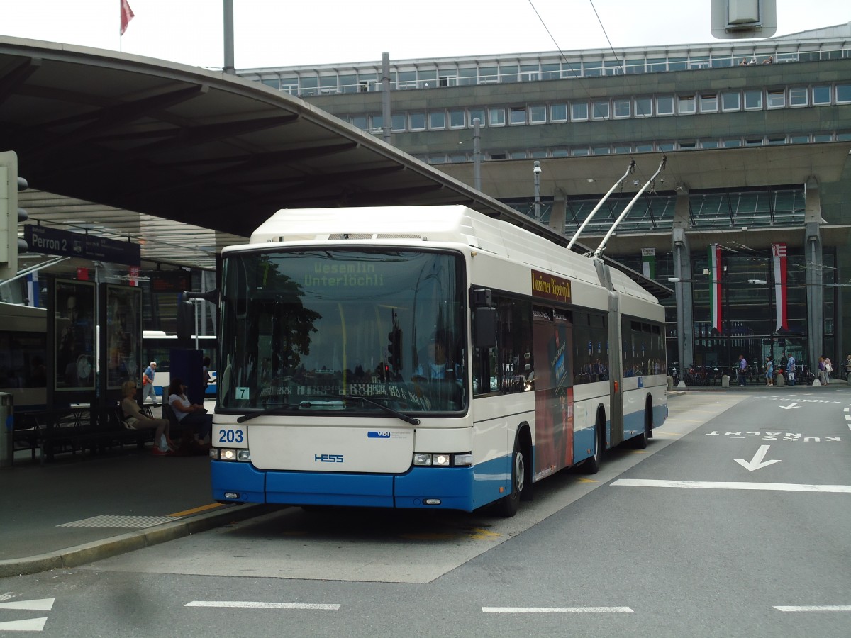 (145'705) - VBL Luzern - Nr. 203 - Hess/Hess Gelenktrolleybus am 8. Juli 2013 beim Bahnhof Luzern