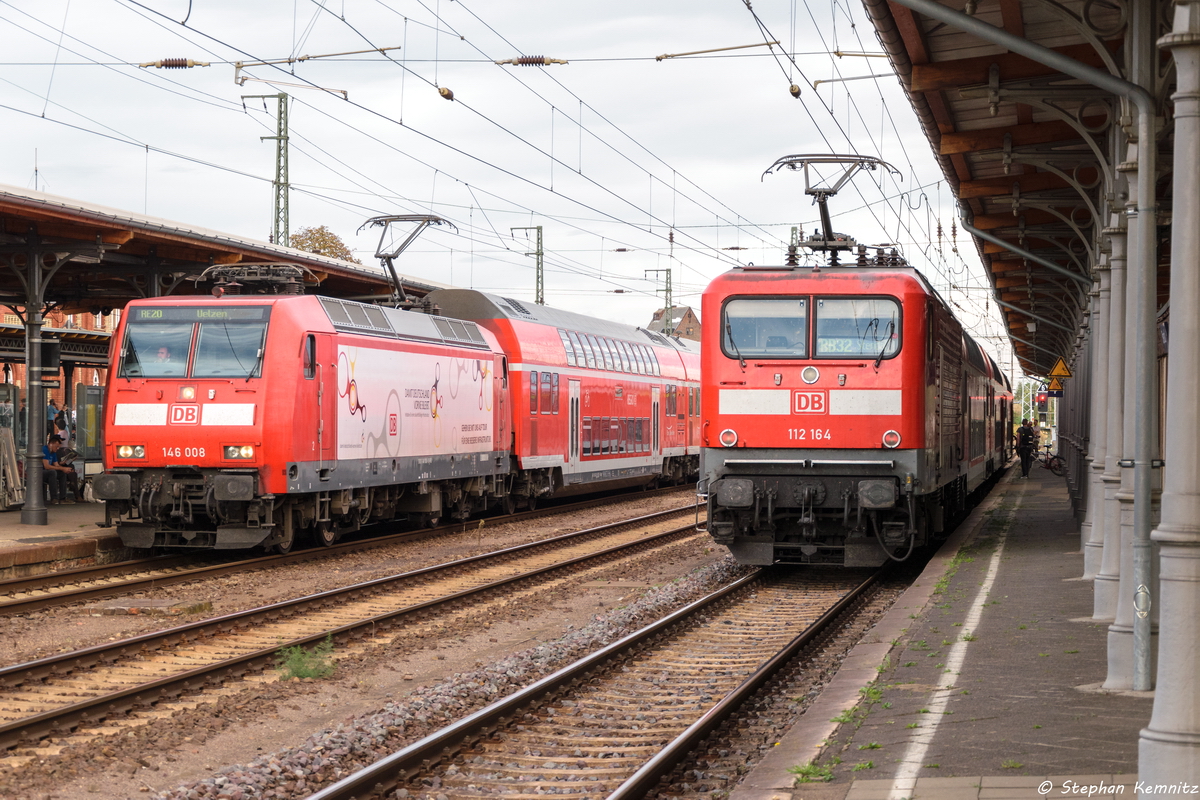 146 008  Damit Deutschland Vorne Bleibt  mit dem RE20 (RE 17658) von Magdeburg Hbf nach Uelzen. 112 164 mit der RB32 (RB 17573) von Salzwedel nach Stendal trafen sich in Stendal am 29.09.2016. Die 112 164 ist eine von den drei letzten 112er die in Magdeburg noch zu Hause ist.