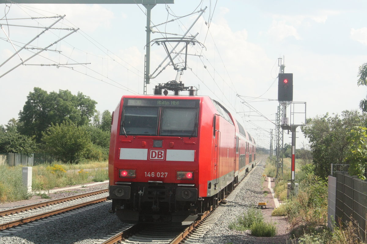 146 027 mit dem RE30 mit ziel Halle/Saale Hbf verlsst Stumsdorf am 11.8.20