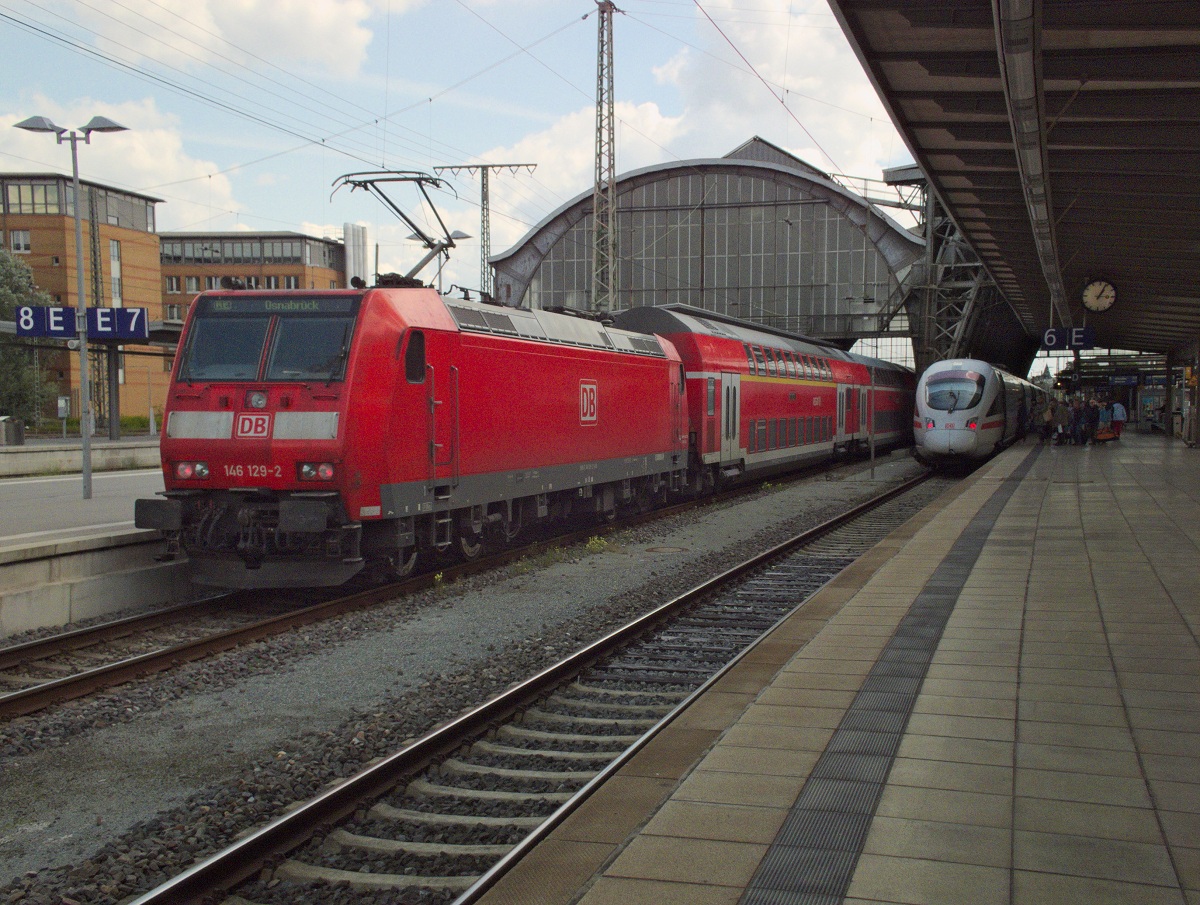 146 129 fährt mit einem RE von Bremerhaven nach Osnabrück in Bremen ein.