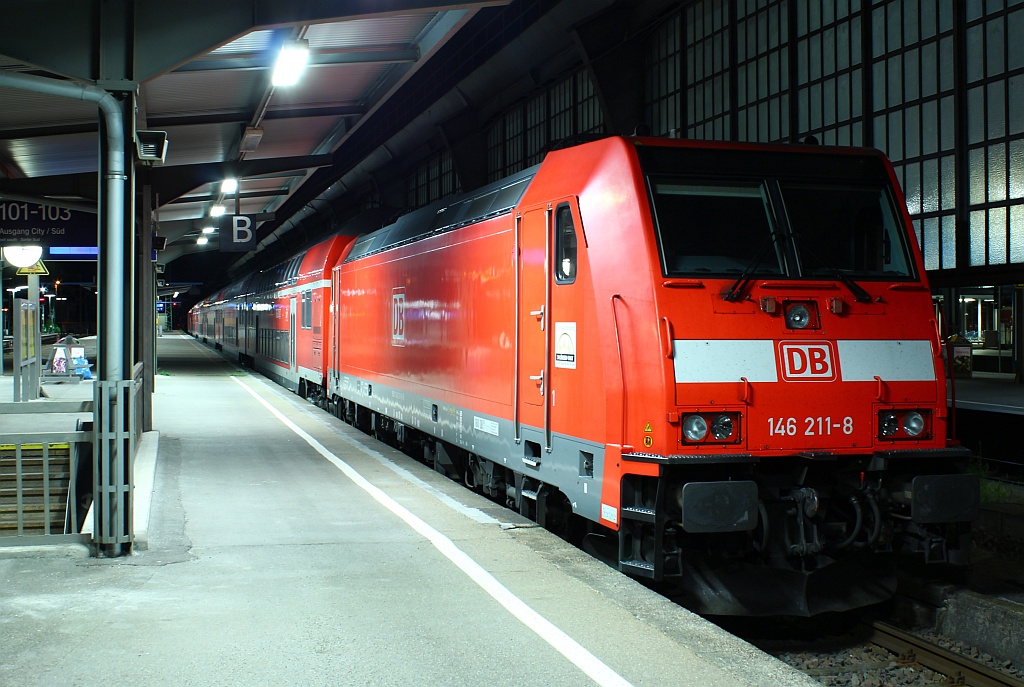 146 211-8 hält Nachtruhe im Hbf von Karlsruhe. 01.06.12