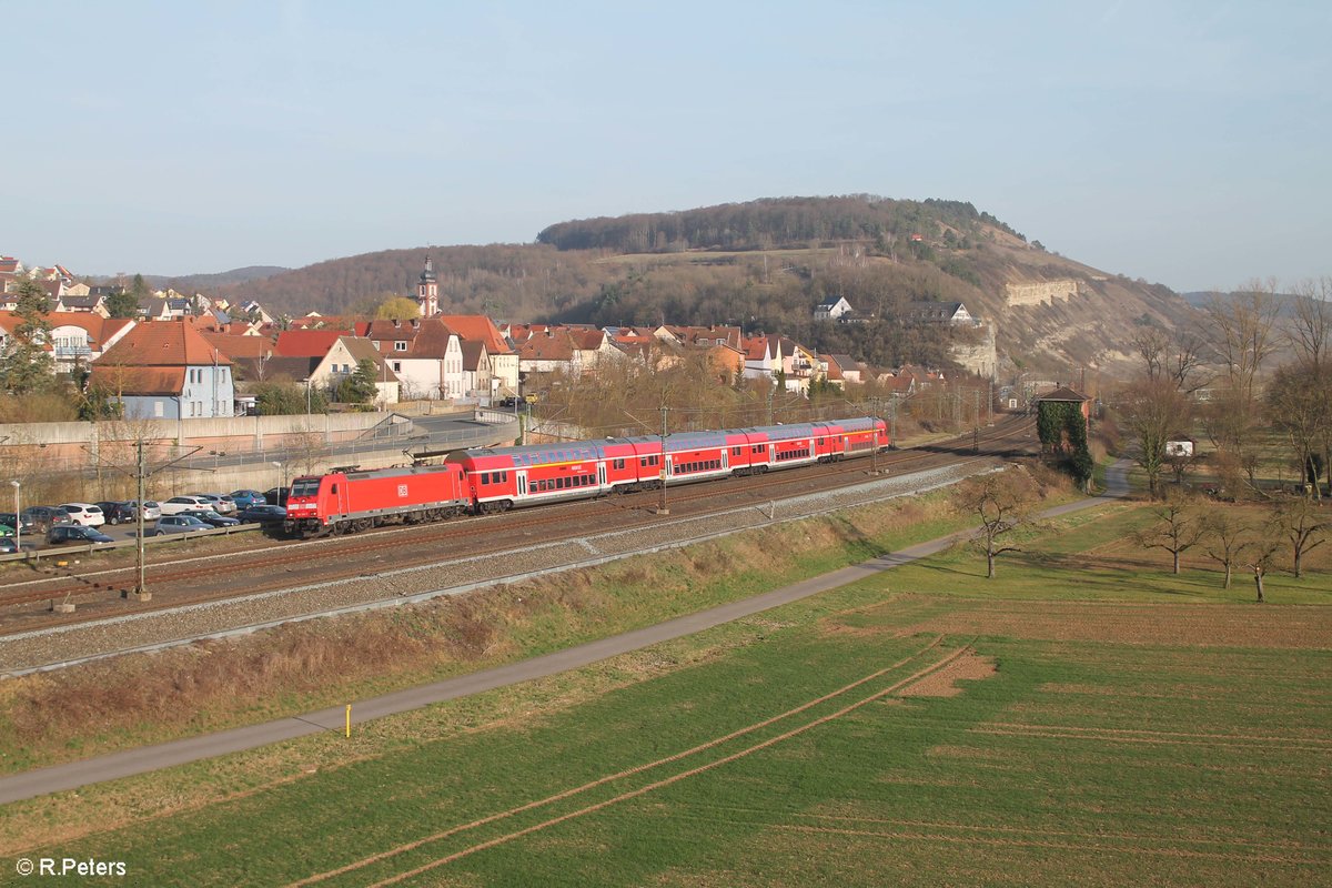 146 240-7 fährt in Retzbach-Zellingen als RE 4620 Bamberg - Frankfurt/Main ein. 16.03.17