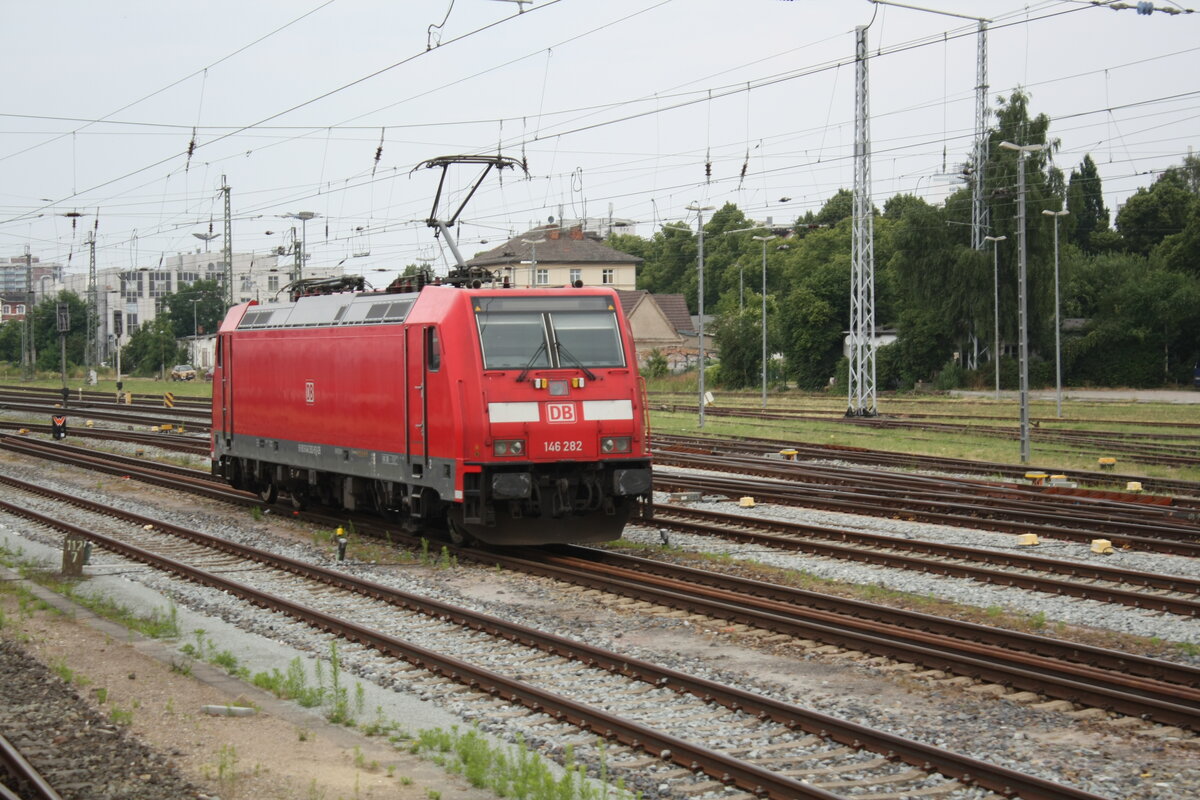 146 282 im Bahnhof Rostock Hbf am 25.7.21