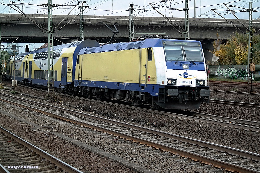 146 541-8 ist mit den metronom nach bremen am 21.10.13 vom bhf harburg abgefahren