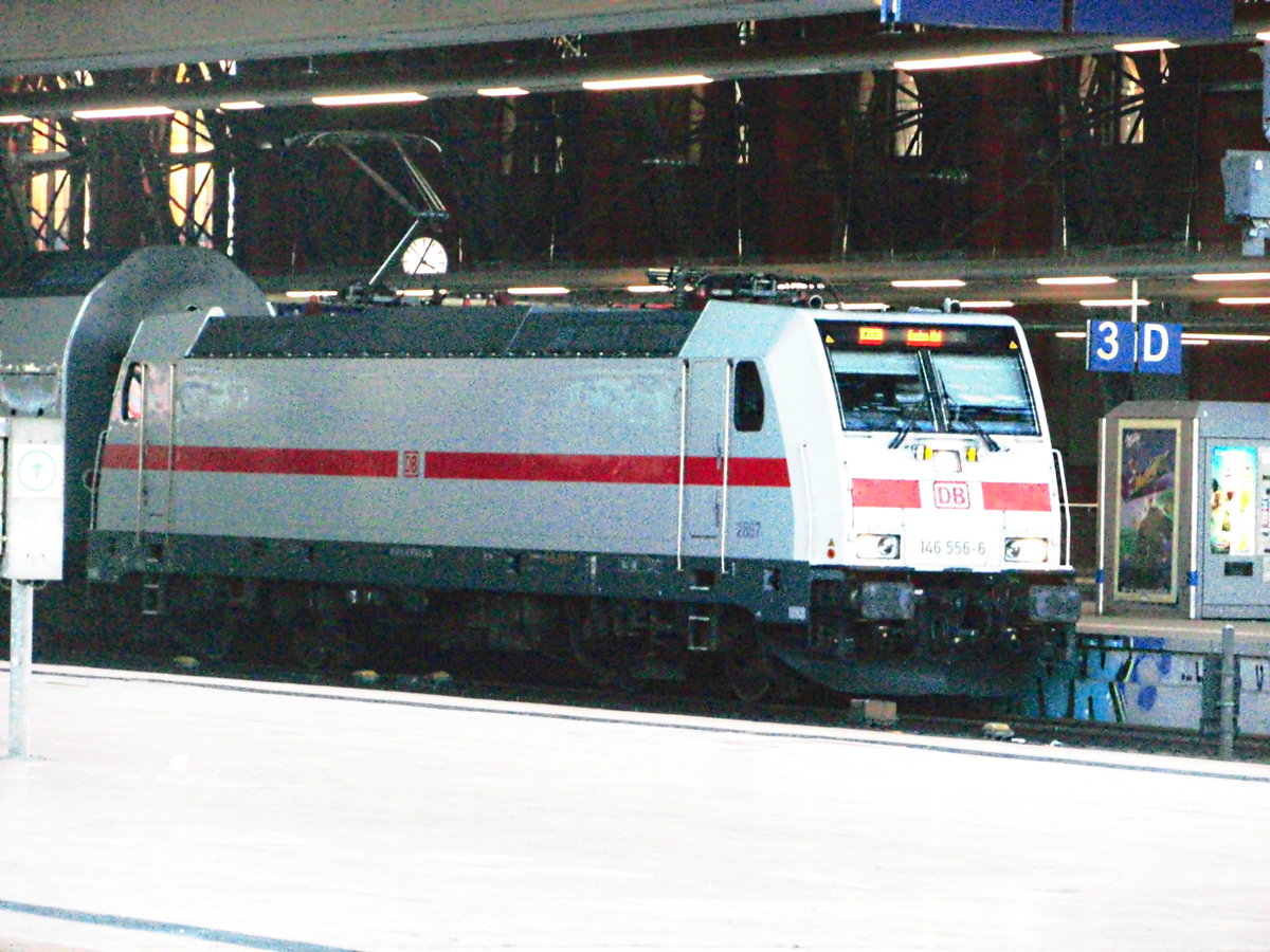 146 556-6 mit einem InterCity 2 (IC2) im Bremer Hbf am 7.1.18