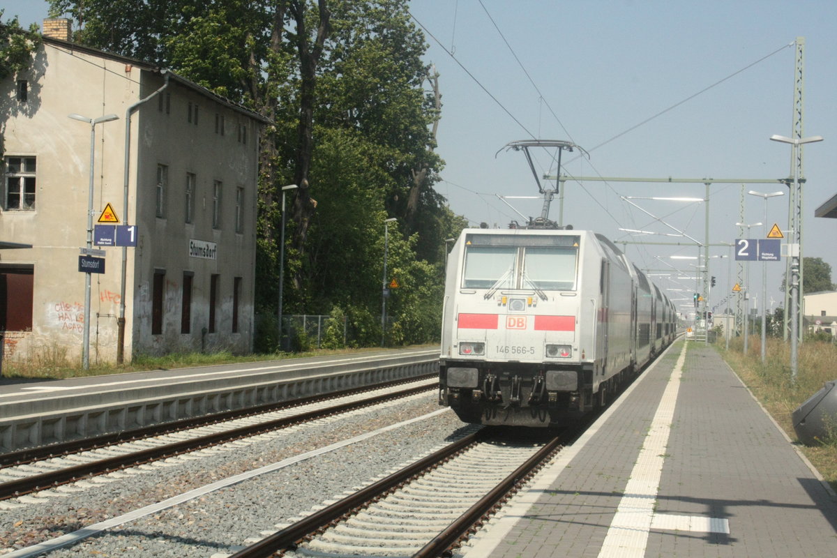 146 566 mit ihrer IC2 Garnitur bei der durchfahrt in Stumsdorf am 11.8.20
