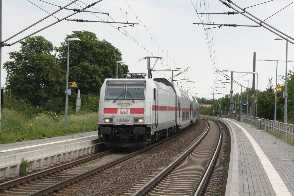 146 568 mit einem IC2 bei der Durchfahrt in Zberitz am 9.6.21
